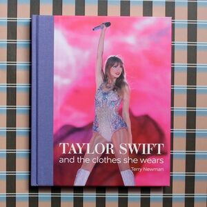 Taylor Swift and the Clothes She Wears Book